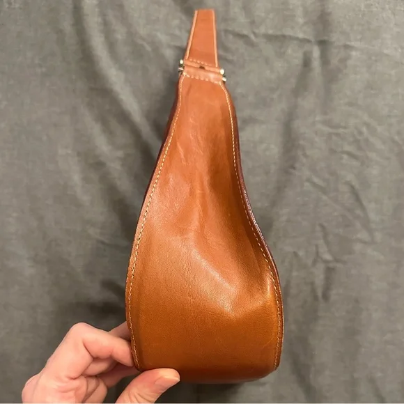 ๐ HP 12/26 ๐ Cole Haan Classic Brown Leather Shoulder Bag - Picture 4 of 8